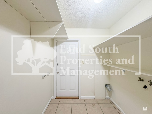 Building Photo - 1701 King Ave