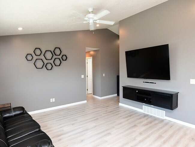 Building Photo - 4225 Yarrow Dr