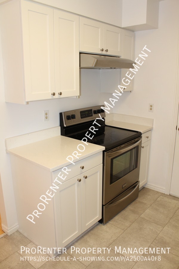 Building Photo - 523 Applewood Dr