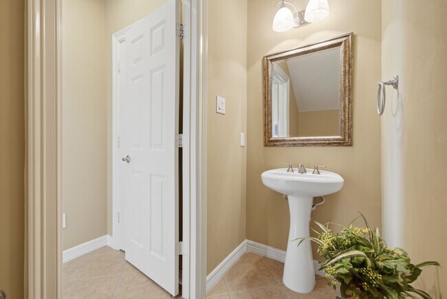 Building Photo - 8029 Durango Way Dr