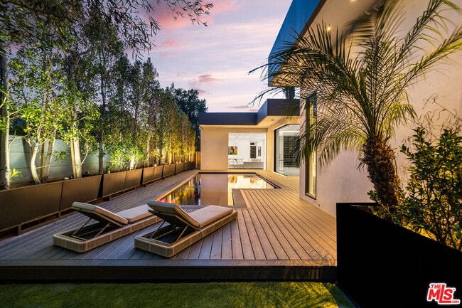 Building Photo - 4458 Mammoth Ave