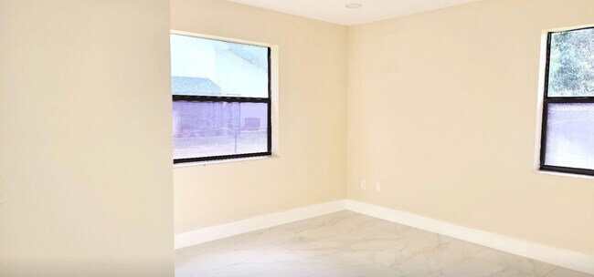 Building Photo - 11516 SW 54th St