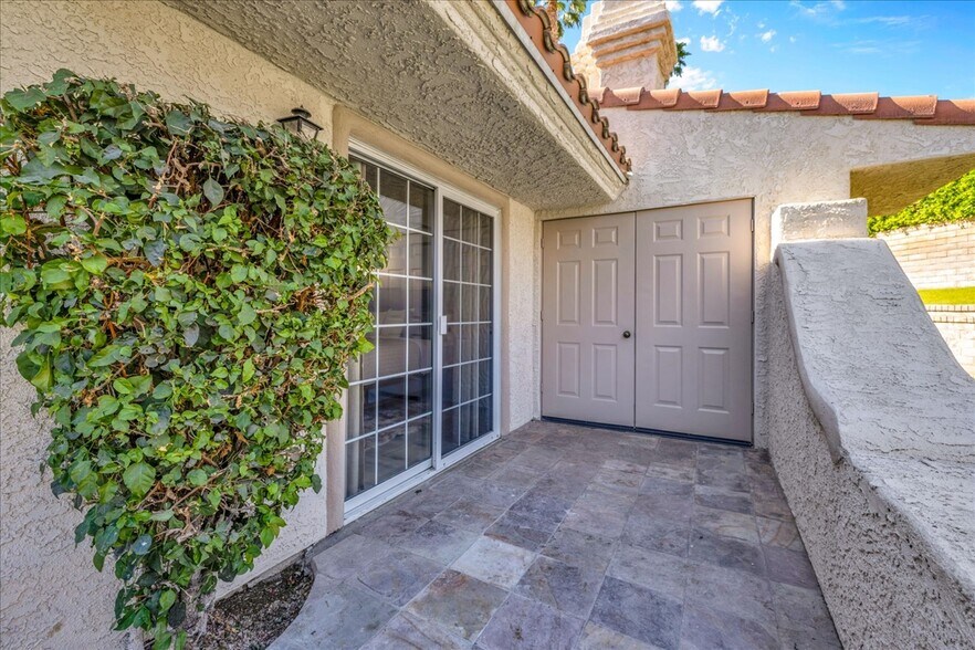 Building Photo - 2701 E Mesquite Ave