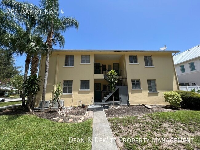 Building Photo - 701 Bay St NE