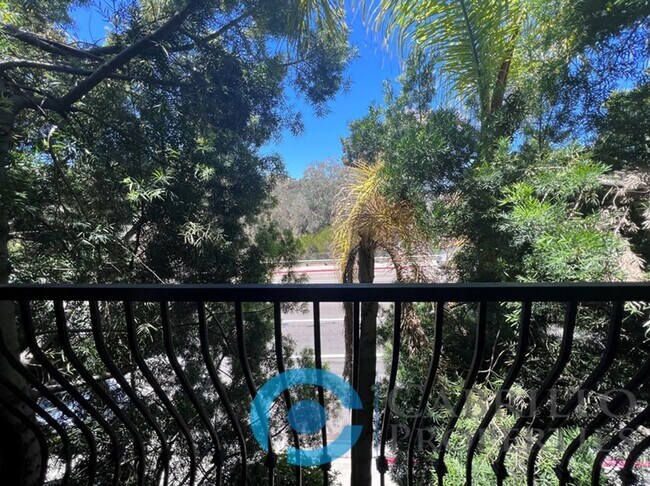 Building Photo - Beautifully Renovated 2BD/2BA Condo with I...