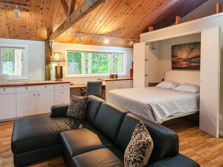 Building Photo - 218 Ironwood Dr