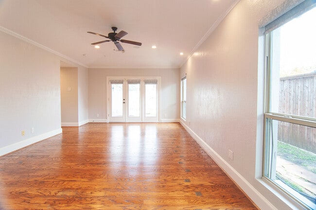 Building Photo - 6940 Brookshire Dr