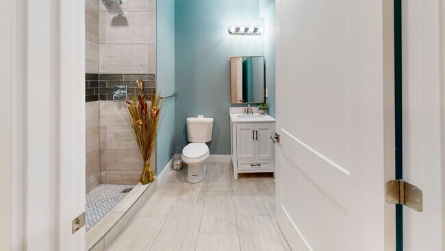 Building Photo - $1499 per Bedroom | 6BR/6BA Off Campus Hou...
