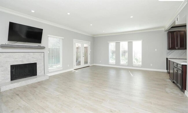 Building Photo - 9400 Doliver Dr