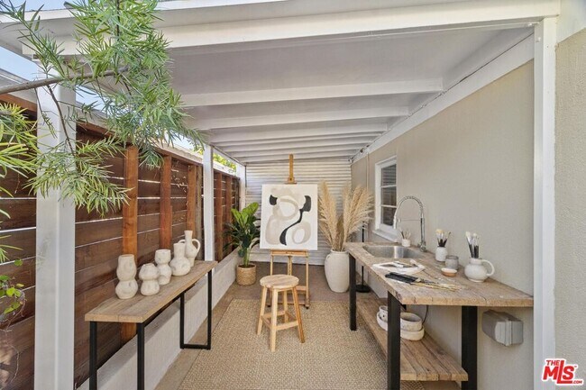 Building Photo - 920 Carrillo Dr