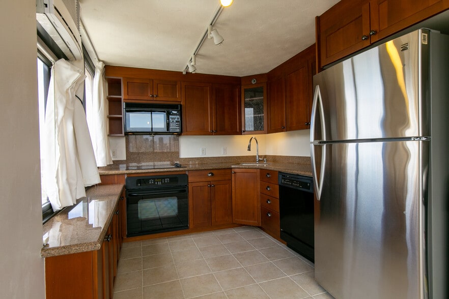 Building Photo - 343 Hobron Ln