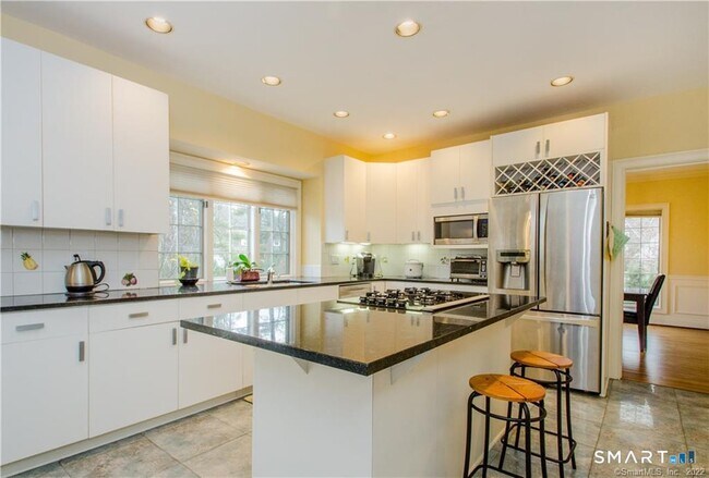 Building Photo - 4 Buckingham Ln