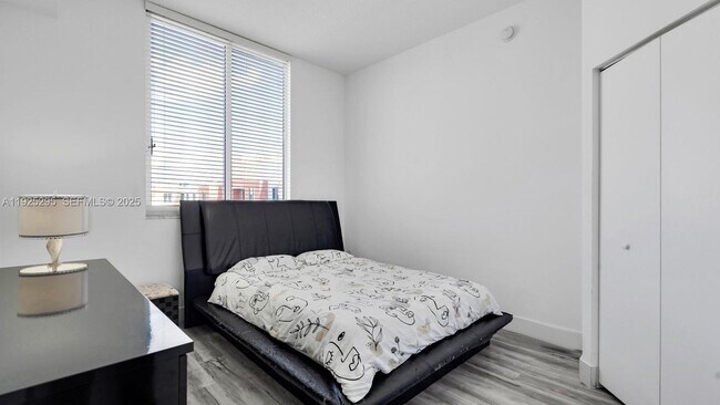 Building Photo - 18800 NE 29th Ave