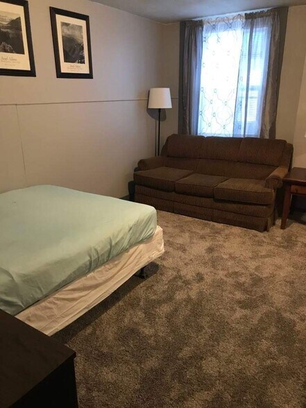 Building Photo - 1115 Banklick St