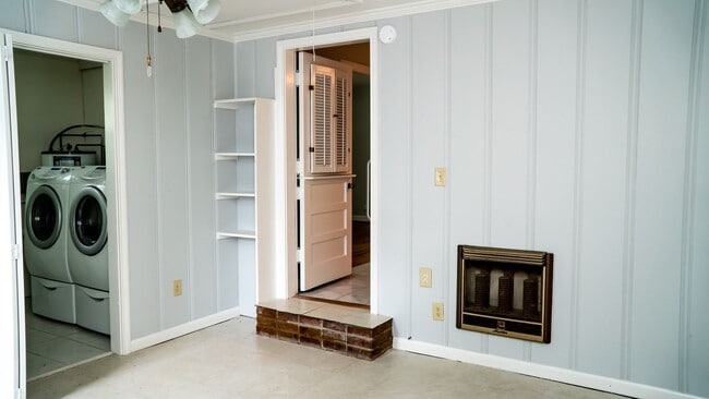 Building Photo - Four bedroom in Nashville