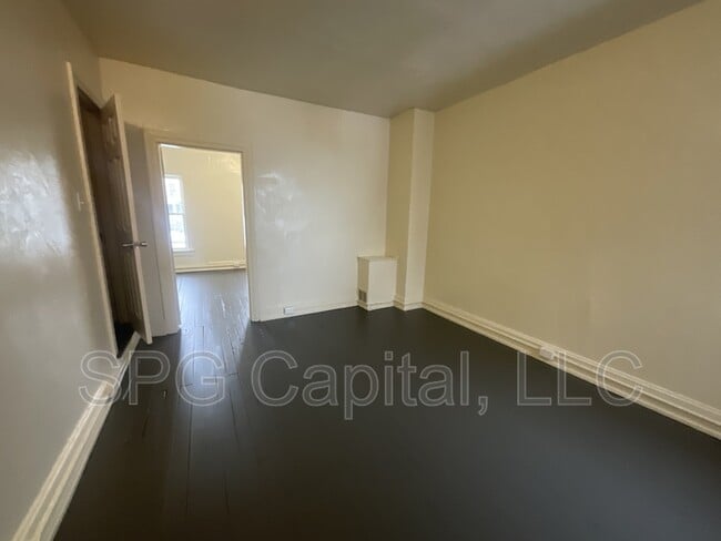 Building Photo - 644 Salem Ave