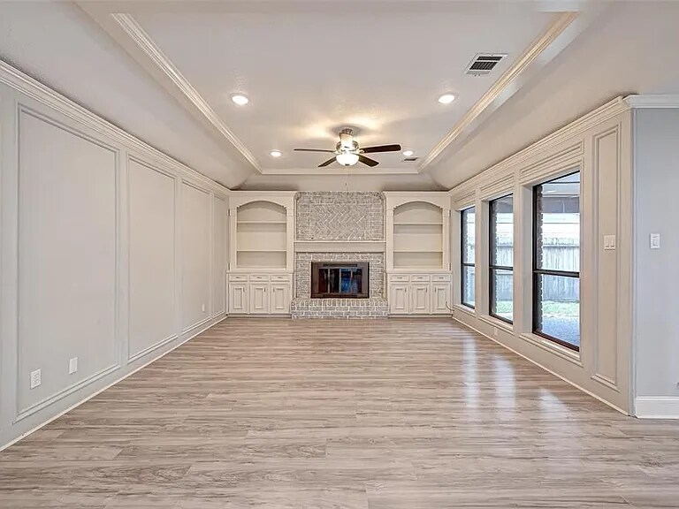 Building Photo - 911 Montview Dr