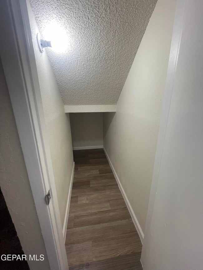 Building Photo - 864 Barandal Dr