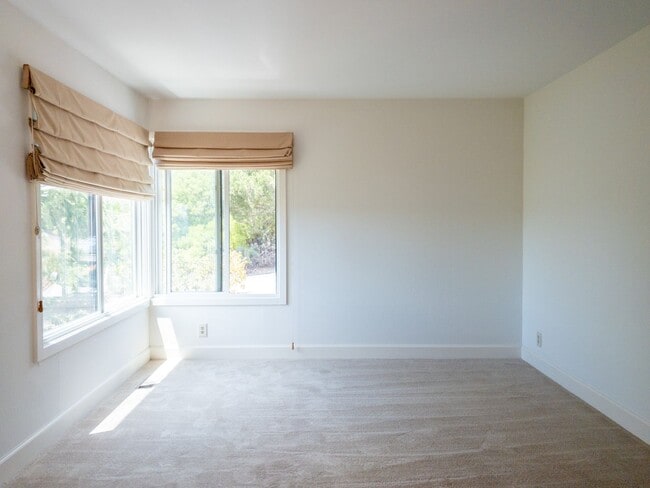 Building Photo - 27 Meadow Hill Dr