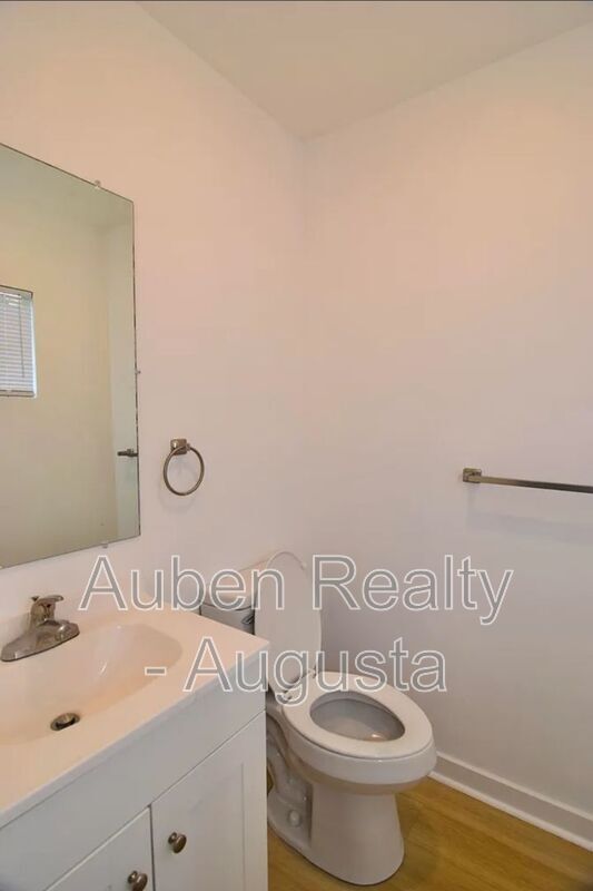 Building Photo - 601 Jefferson Dr