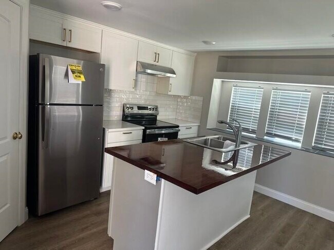 Building Photo - 49 Christmas Ln