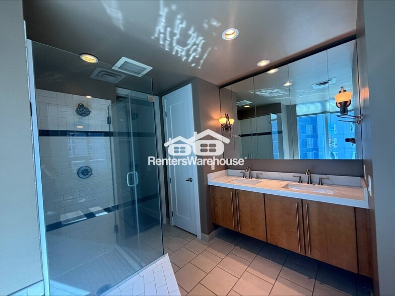 Building Photo - 120 E Rio Salado Pkwy