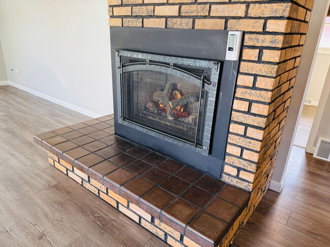 Building Photo - Dog Friendly 4 Bedroom - Billings West End