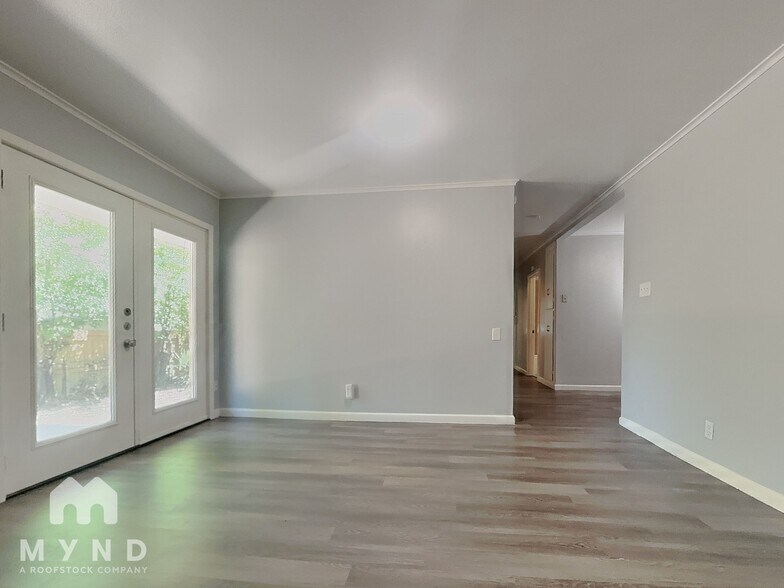 Building Photo - 2701 Stillwell Dr