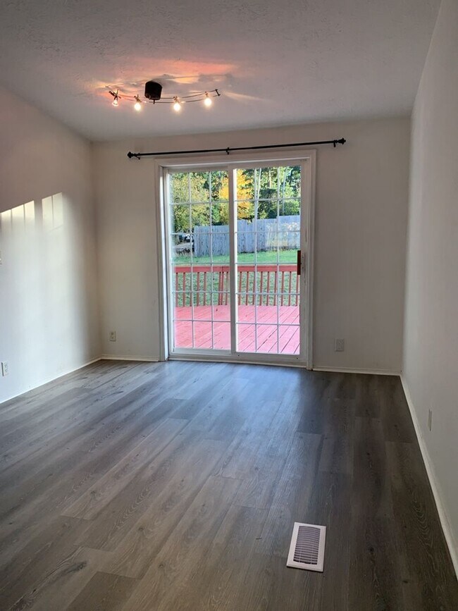 Building Photo - Stunning manufactured home w/detached garage!