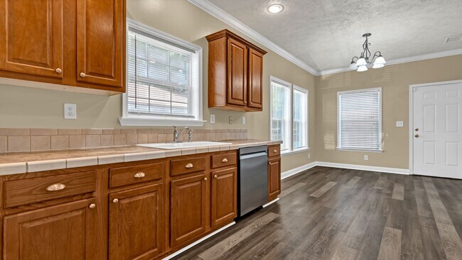 Building Photo - Spacious 3-Bedroom Home with Recent Upgrad...