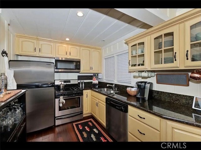 Building Photo - 855 Lake Dr