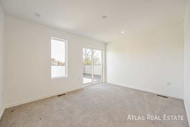 Building Photo - 2640 S Delaware-2