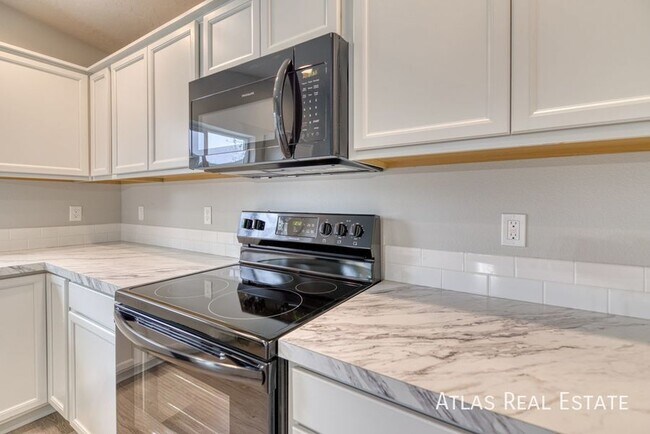 Building Photo - 4 WEEKS FREE RENT IF MOVED IN BY 4/30! Ope...
