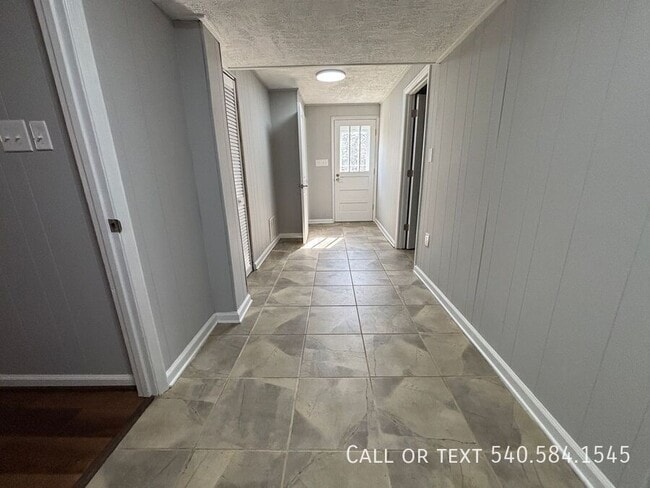 Building Photo - 449 Missimer Ln