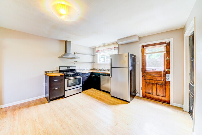 Building Photo - Available JUNE 2026  - Beautiful 3+ Bedroom Home w/ City Views!