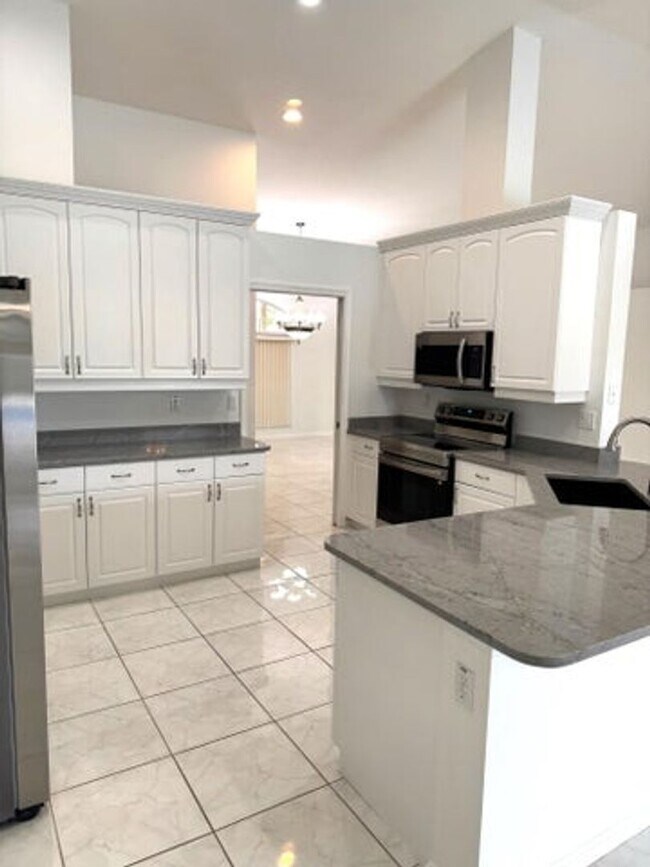 Building Photo - 106 Pepper Tree Cres