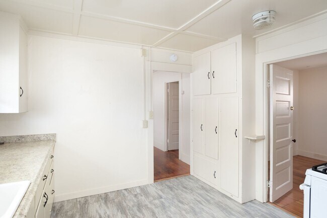 Building Photo - Charming 3 bedroom 1 bath home!