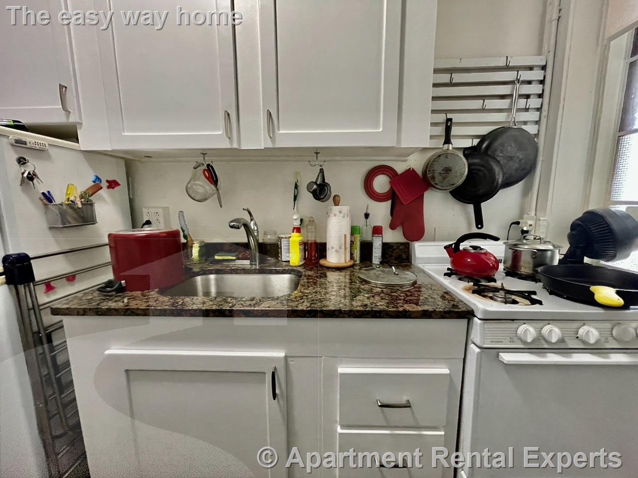 Building Photo - 73 Martin St