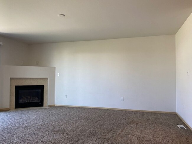 Building Photo - Large Corner Lot 4BR, 2.5BA Cheney Home In...