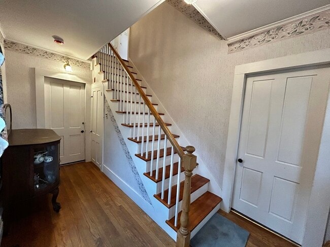 Building Photo - 46 Elm St