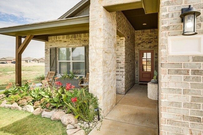 Building Photo - 806 E 19th St