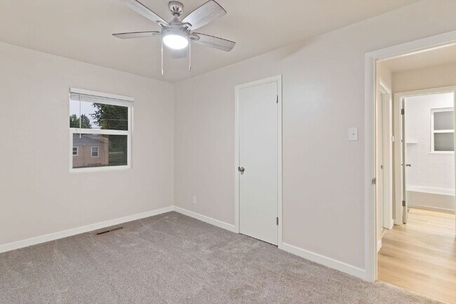 Building Photo - 1220 Janes Ln
