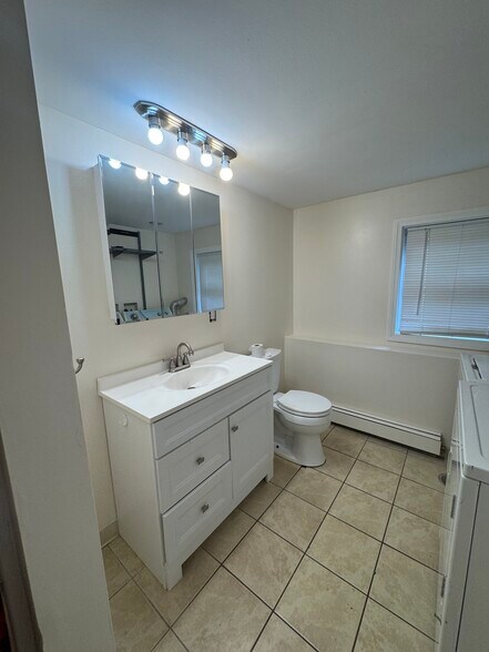 Bathroom - 175 Johnson St