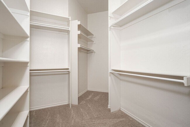Building Photo - Spacious home in Moore schools- PEACEFUL L...