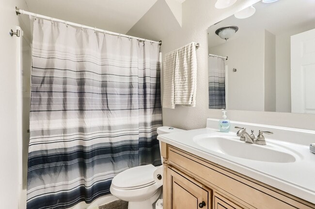 Building Photo - Spacious 5 BDR Lafayette Home - Close to Coal Creek Trail