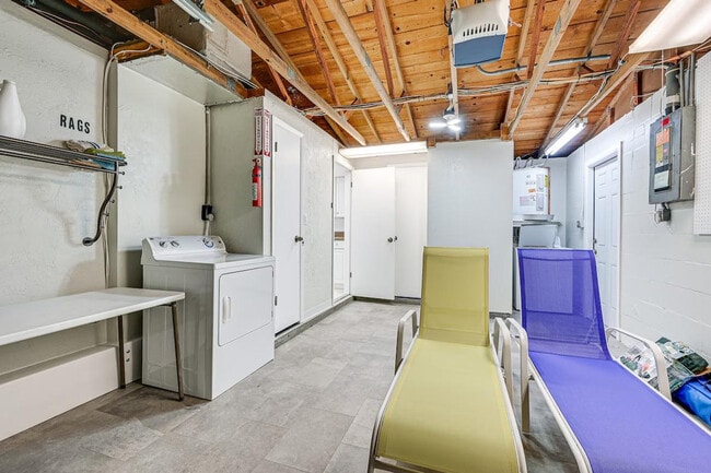 Building Photo - 7536 Topay Ln