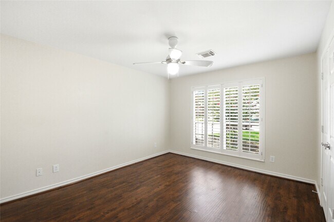 Building Photo - 1702 Fantasy Woods Dr