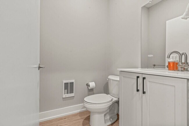 Building Photo - 916 N Delaware Ave