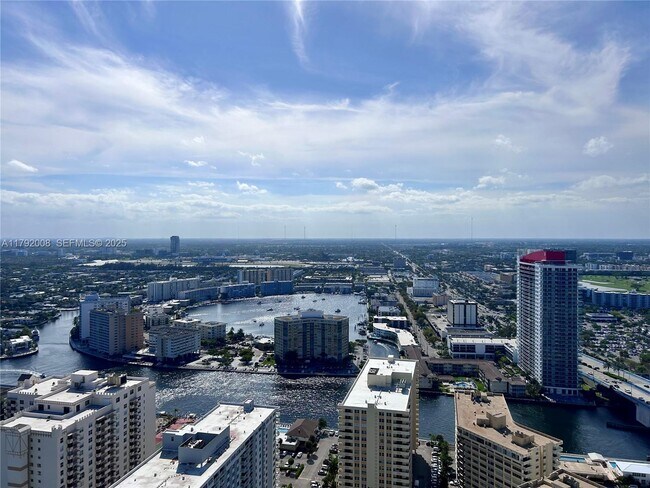 Building Photo - 1830 S Ocean Dr