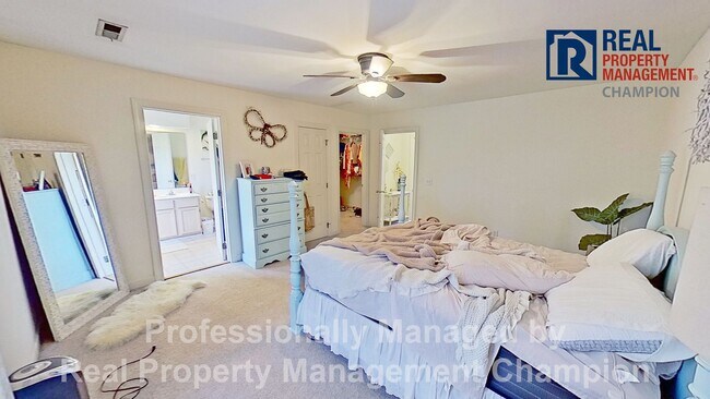 Building Photo - Adorable 2 BD Townhome with Private Patio